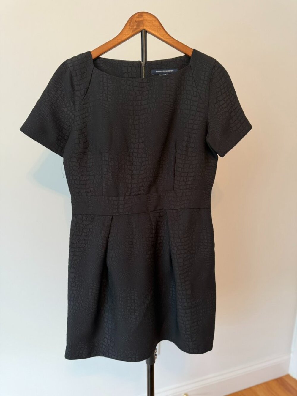 FRENCH CONNECTION BLACK CROC EMBOSSED JACQUARD FIT & FLARE DRESS (US 10)